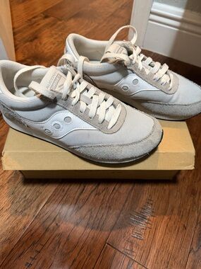 Saucony grey and white retro Hornets runners